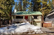 Minutes from Kings beach and Northstar with Hottub