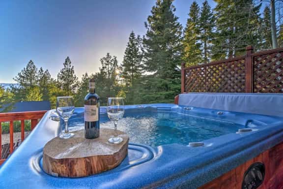 South Tahoe Grandma’s Family Home Hot Tub & Views - Image 1