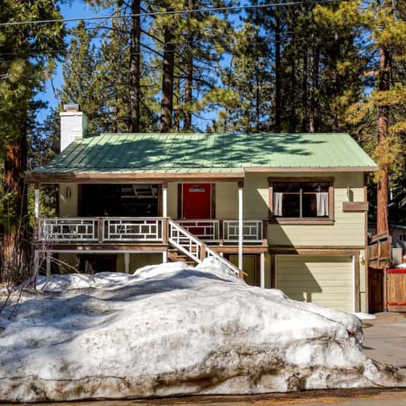 Minutes from Kings beach and Northstar with Hottub - Image 1
